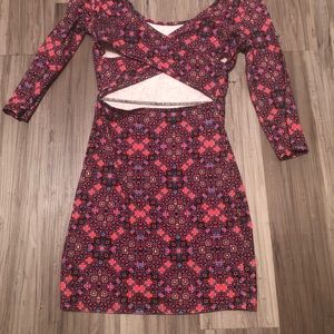 Colorful 3/4 sleeve fitted dress